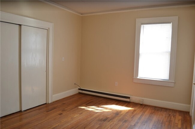 Building Photo - 205 E Broad St