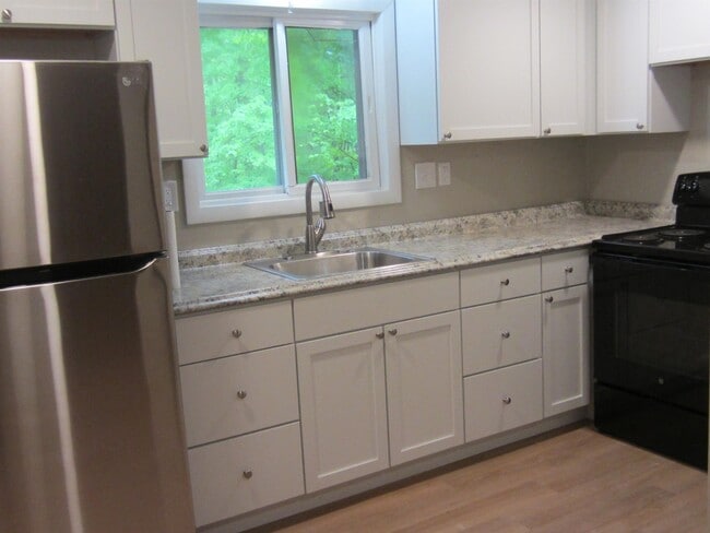 Building Photo - 174 Pattee Hill Rd