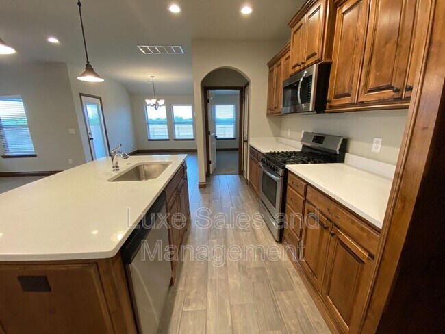 Building Photo - 12817 Double V Dr