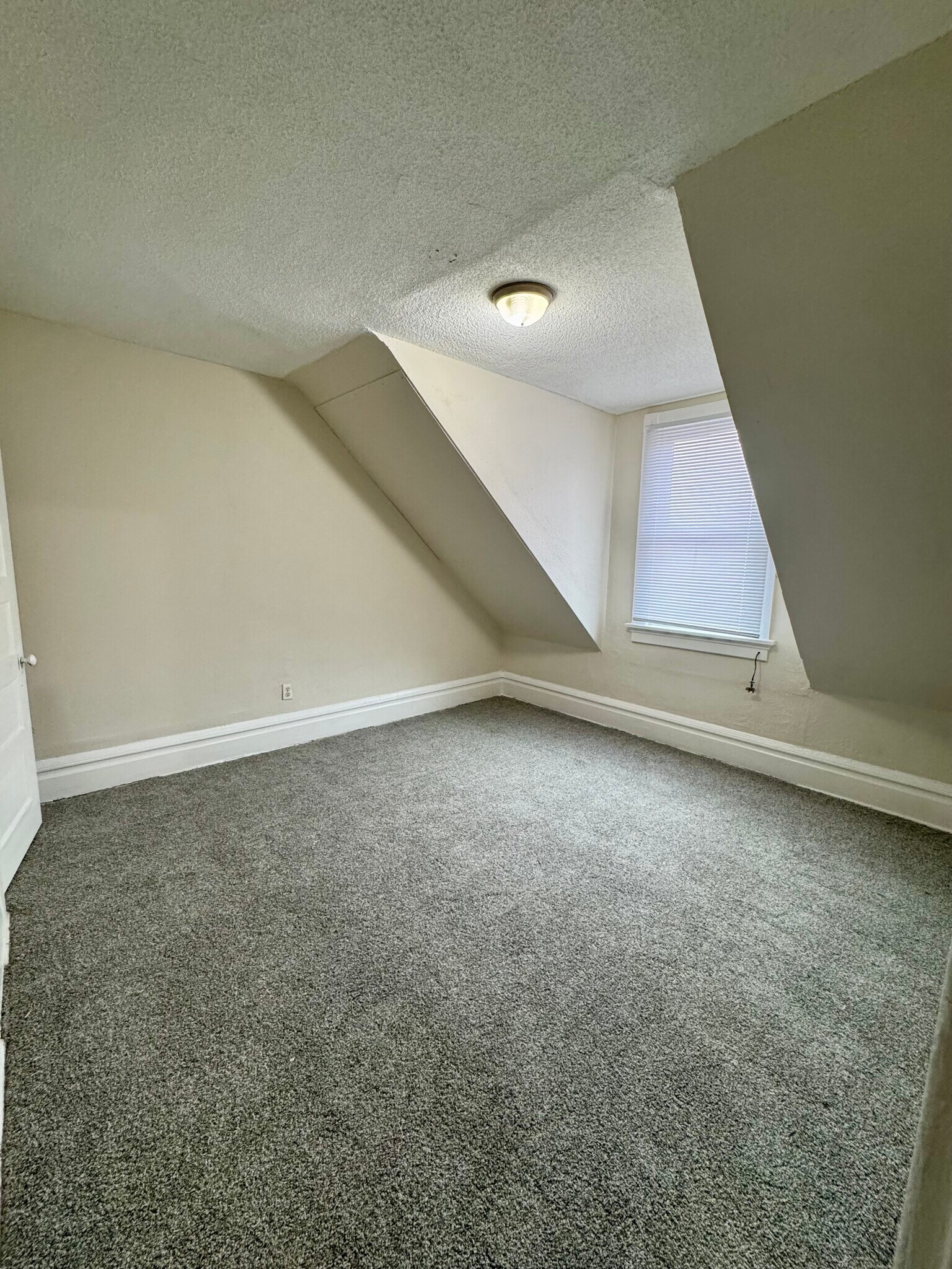 Building Photo - 1045 12th St