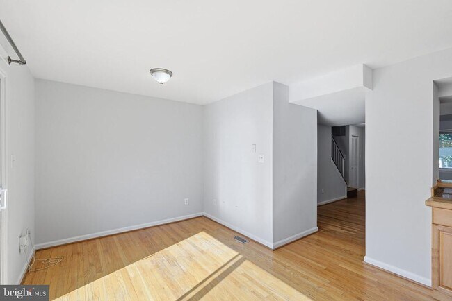Building Photo - 1204 Brethour Ct