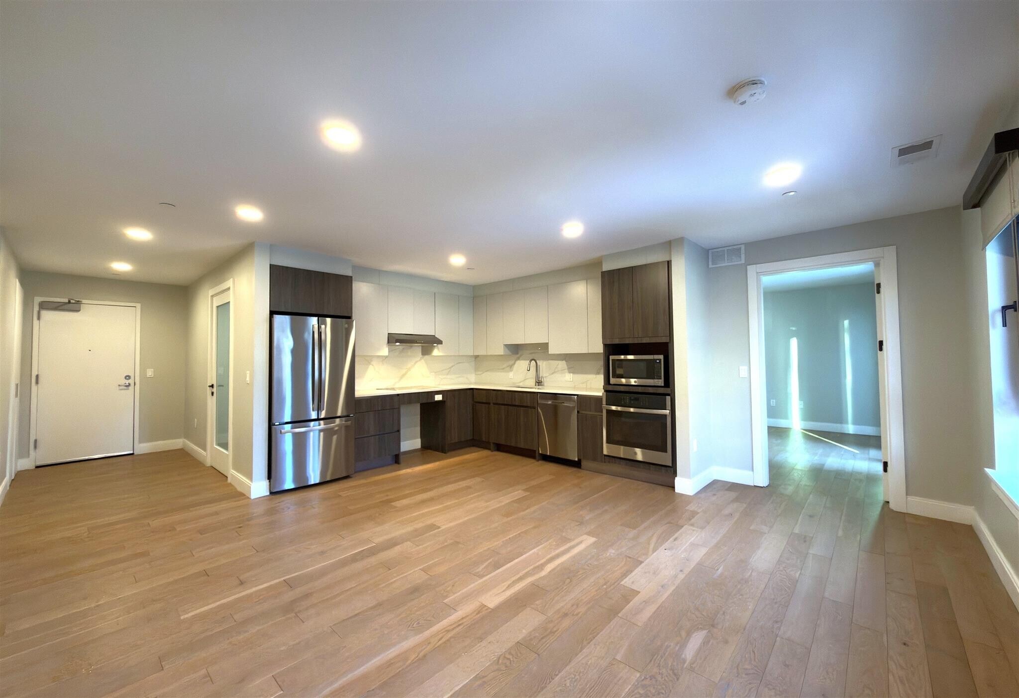 Building Photo - 15 Central St