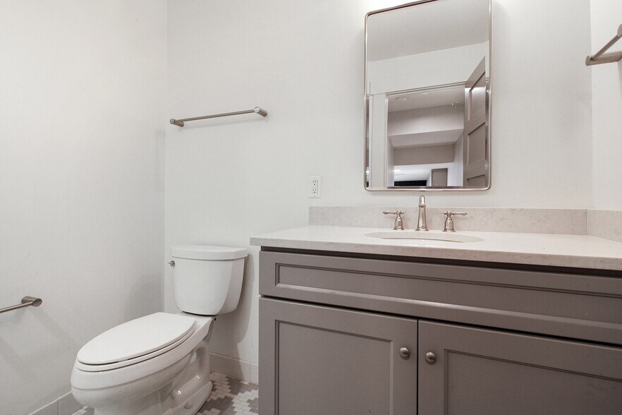 Building Photo - 1215 Louisiana Ave