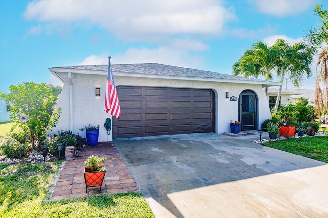 Primary Photo - Waterfront Pool Home w 25k Pound Boat Lift...