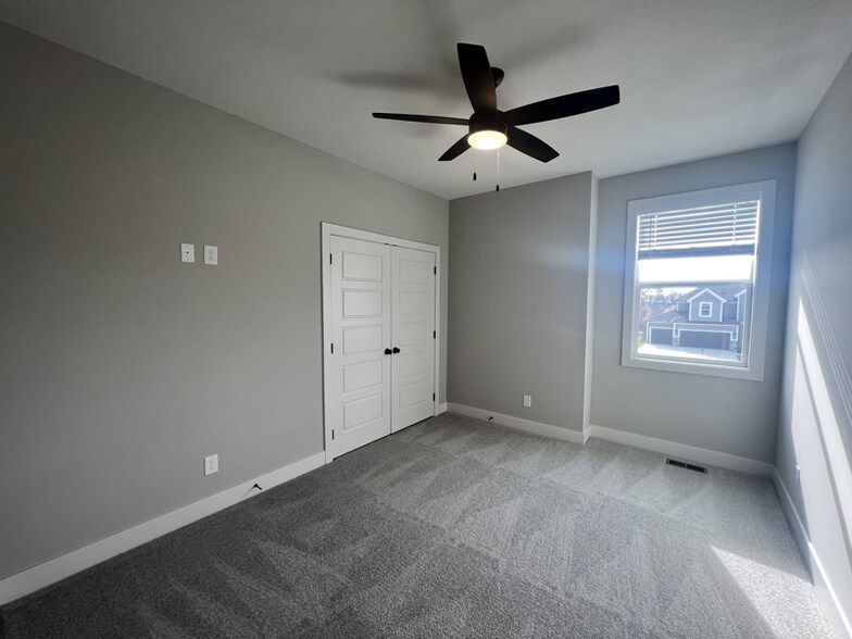 Building Photo - 19322 W 109th Pl