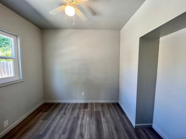 Building Photo - Charming 2 Bedroom, 1 Bathroom Home - Refreshed Interior