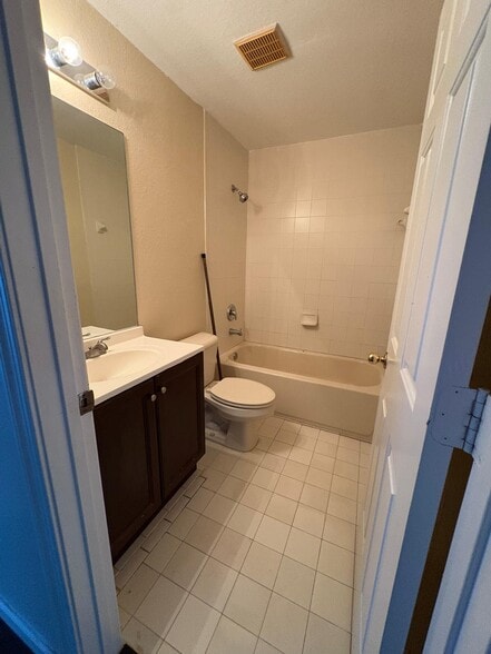 Building Photo - 2755 SE 15th Rd