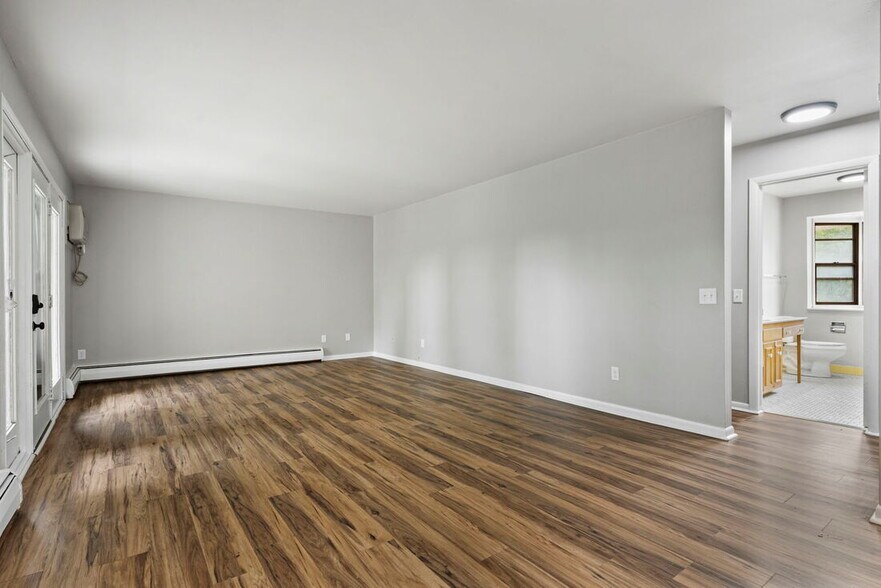 Building Photo - 5006 Whitcomb Dr