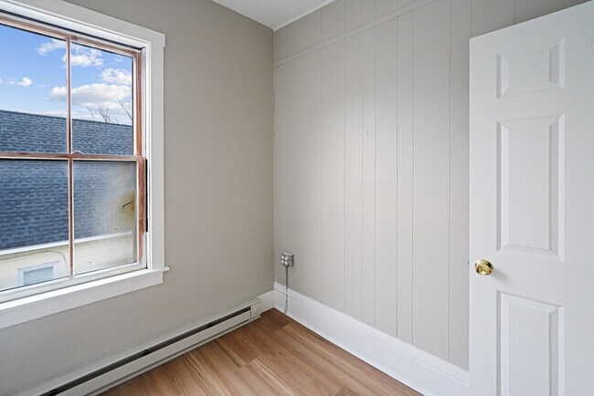 Building Photo - 168 Lunenburg St