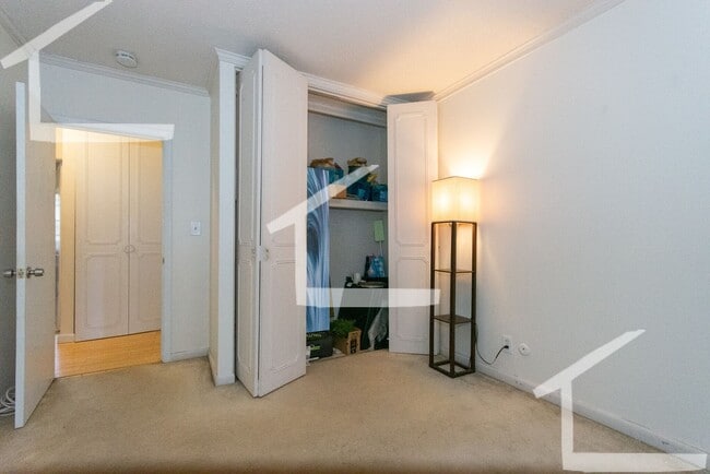 Building Photo - 3Br/2Bth, Available Sep. 1, 2026. Great for a rommate students. MUST SEE!!