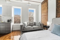 Building Photo - 716 Madison St