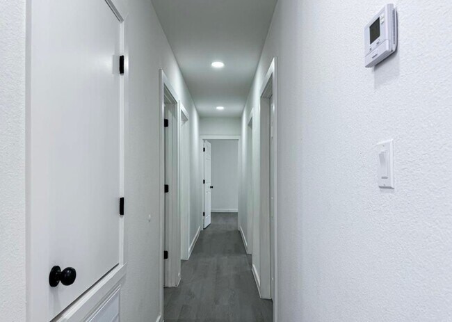 Building Photo - 328 Clearwater St