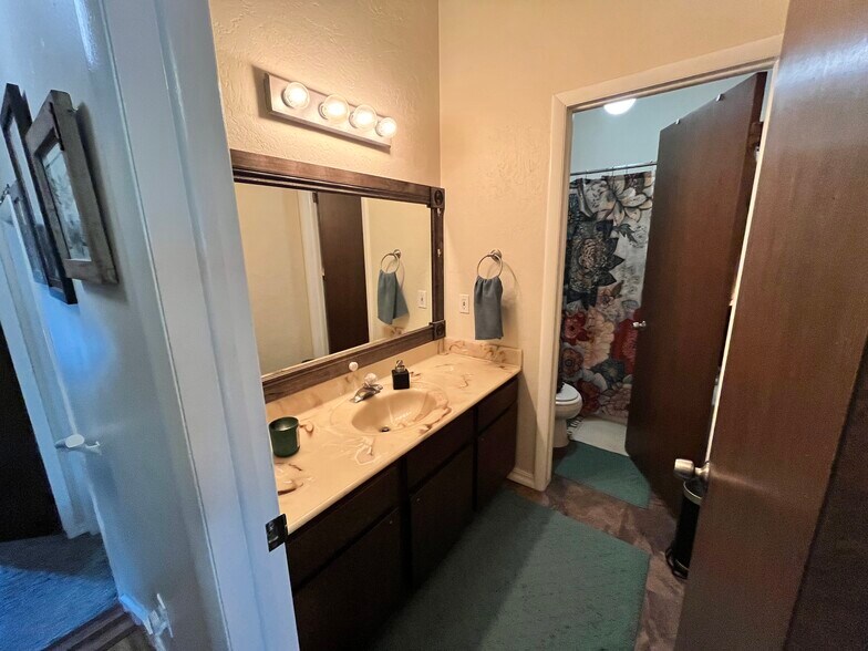 Building Photo - 1332 Millcreek Dr