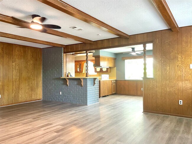 Building Photo - 9626 Hearthwood Dr