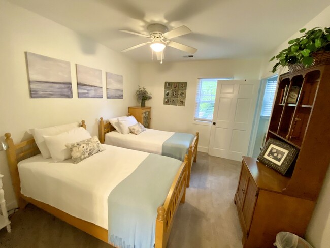 Building Photo - Furnished Old Town Bluffton Cottage
