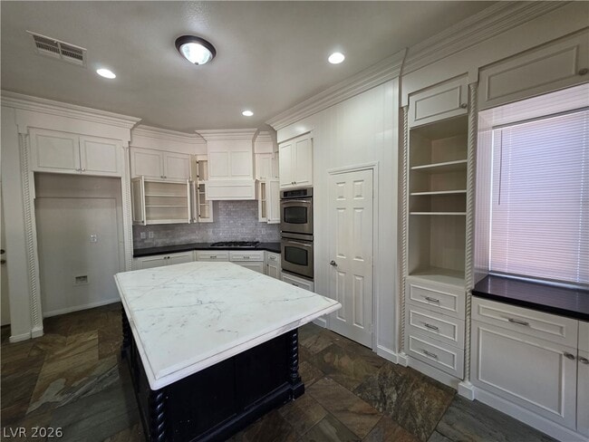 Building Photo - 9338 Wilderness Glen Ave