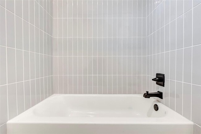 Building Photo - 2008 Kit Cir