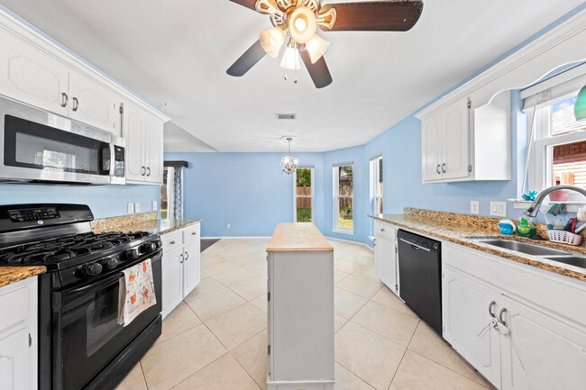 Building Photo - 4 bedroom in Bluewater Bay!