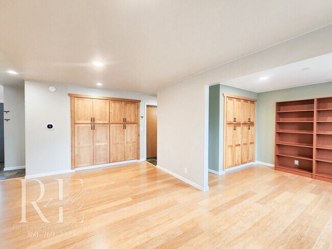 Building Photo - Modern Elegance Meets Tranquil Lakeside Living On Osprey Circle