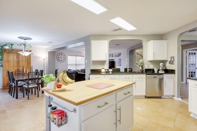 Building Photo - 309 Greener Dr