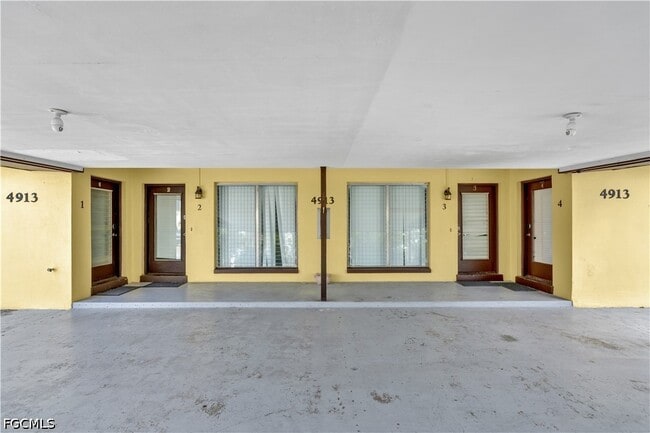 Building Photo - 4913 Vincennes St