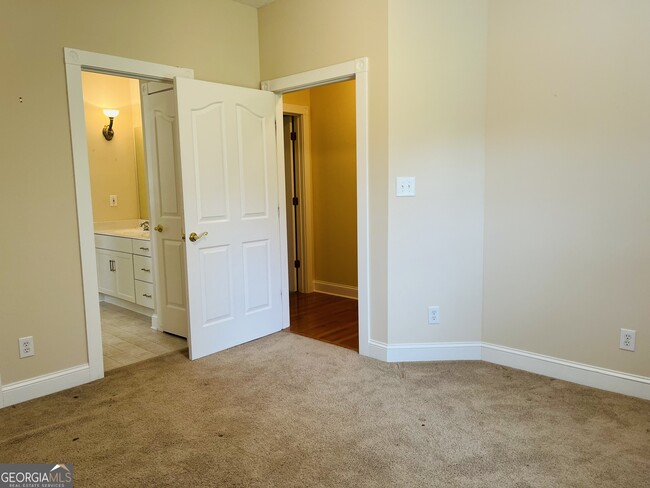 Building Photo - 947 Beavers Rd