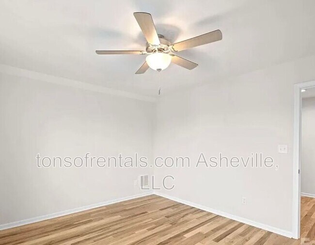 Building Photo - 7 Berry Crst Ln