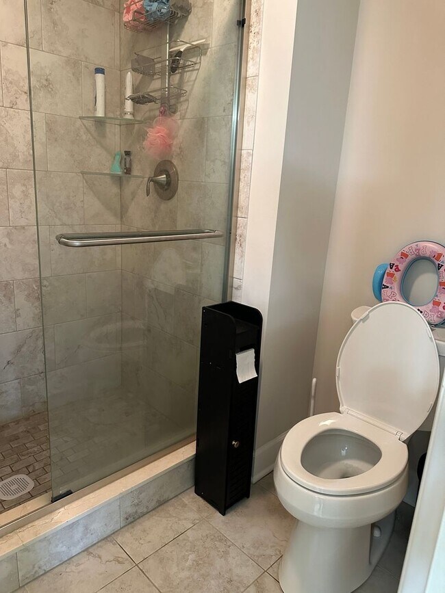 Building Photo - 3 Bedroom semi furnished Duplex type House in Imperial