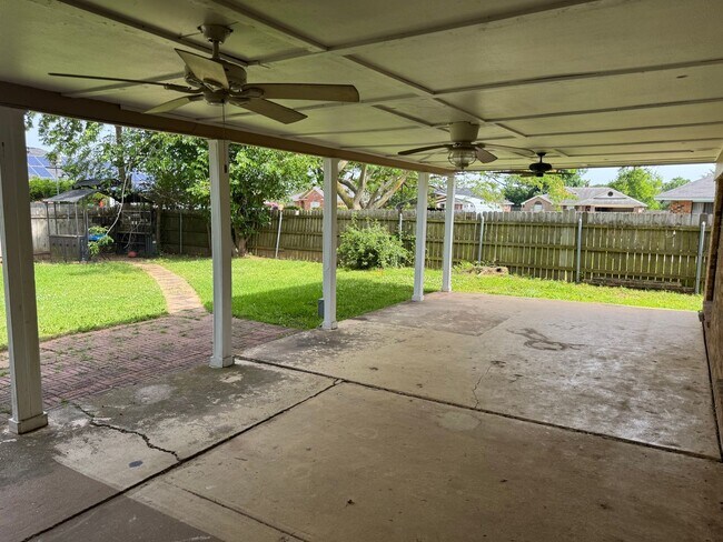 Building Photo - 4931 Gen Rusk Dr
