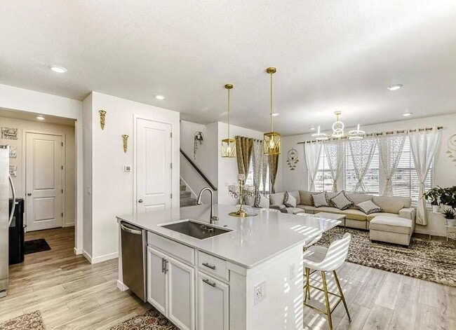 Building Photo - Luxurious CORNER LOT - 3bd 2.5 paired home in Dove Village!