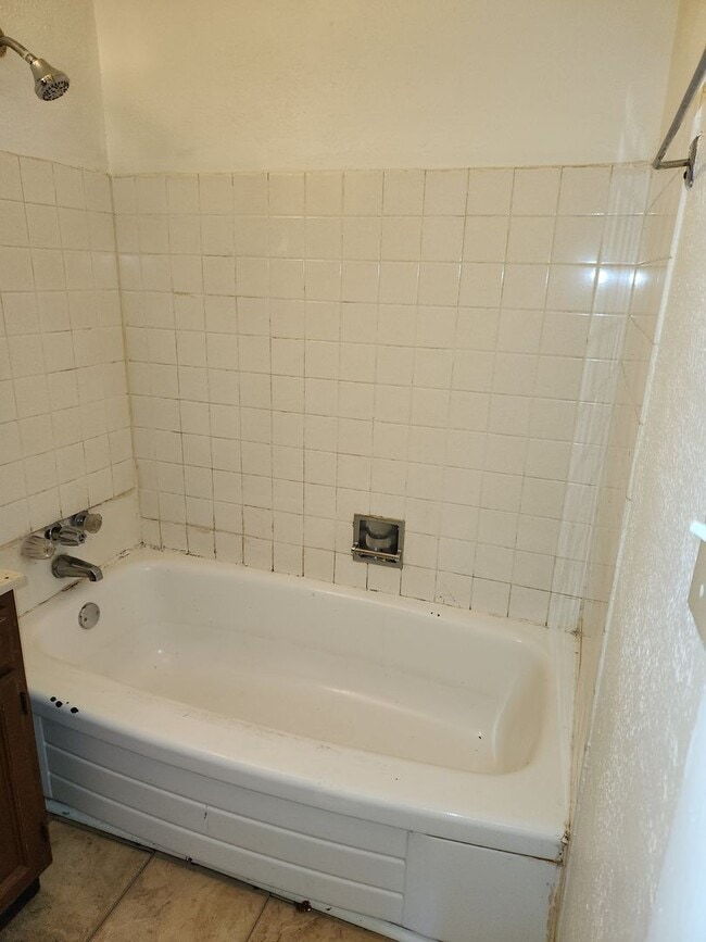 Building Photo - 1890 Kalmia St