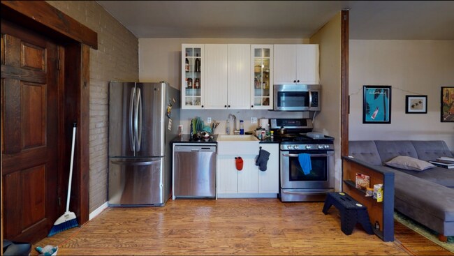 Building Photo - 44 Easton St