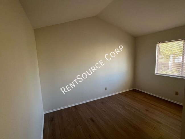 Building Photo - 4 Bedroom Home For Rent in West Palmdale