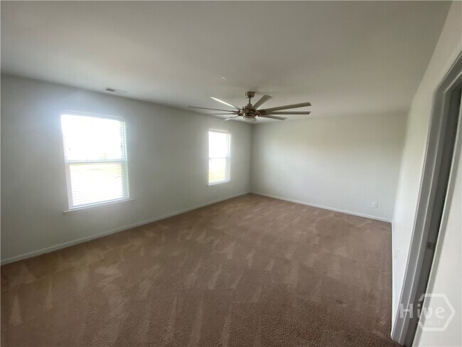 Building Photo - 654 Hogan Dr