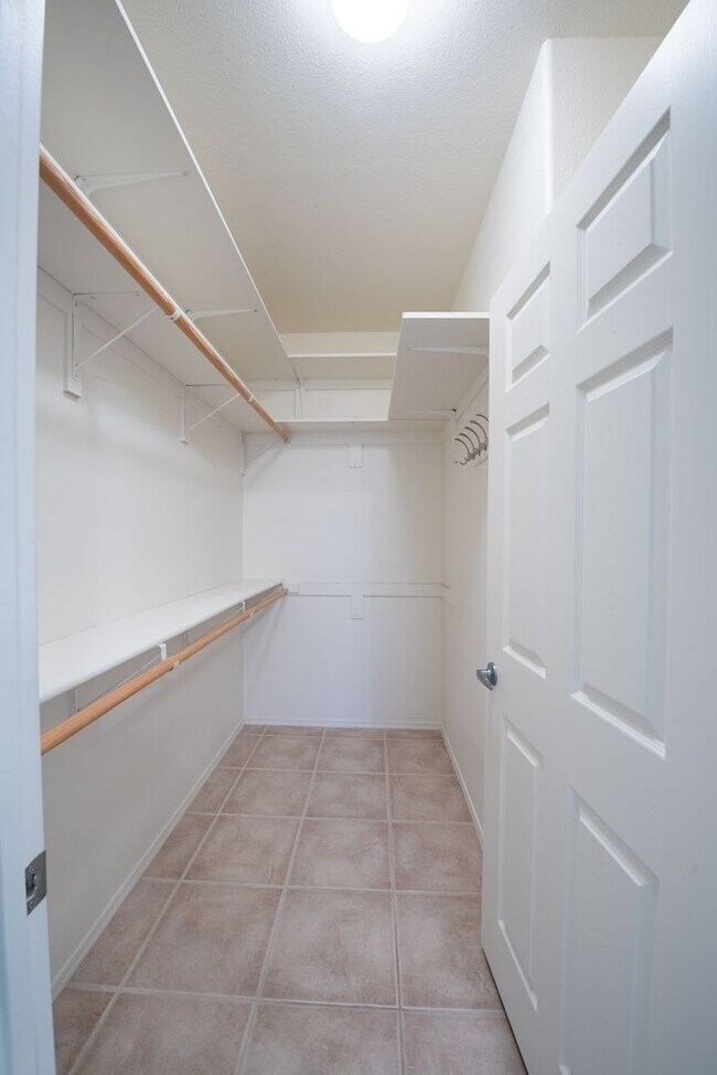 Building Photo - 2-Bedroom, 2-Bath House - Las Vegas, NV