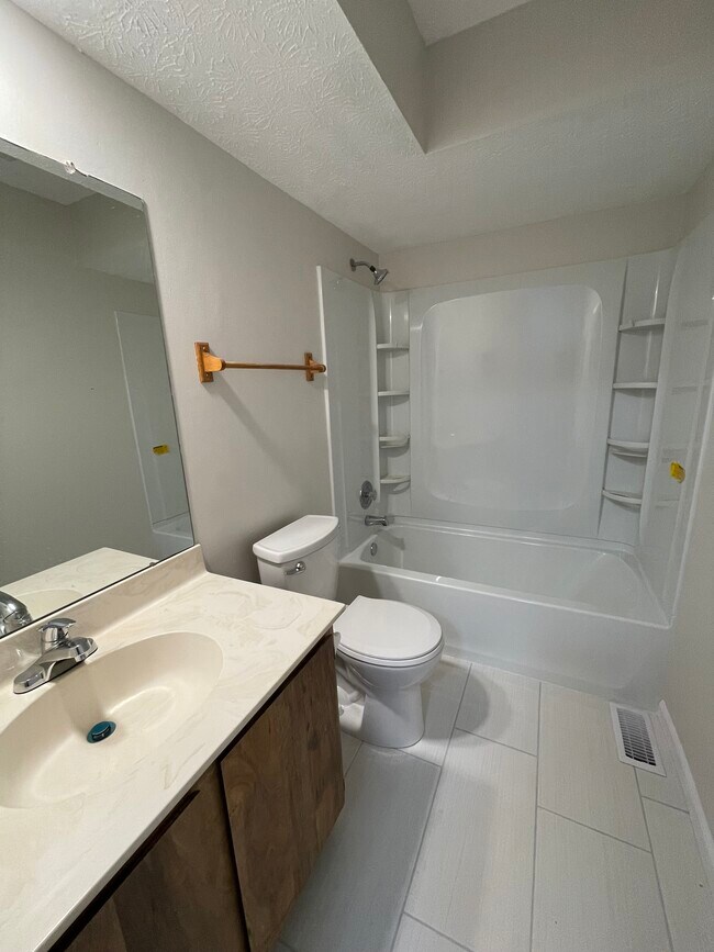 Building Photo - 6455 Brookedge Ct