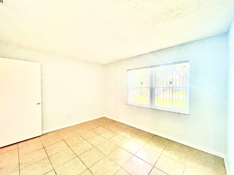 Building Photo - 1813 Grimke Ave