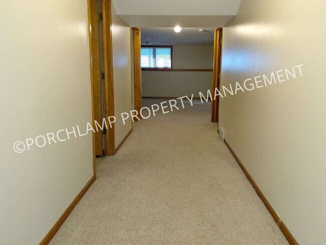 Building Photo - 587 Maryland Ave NE