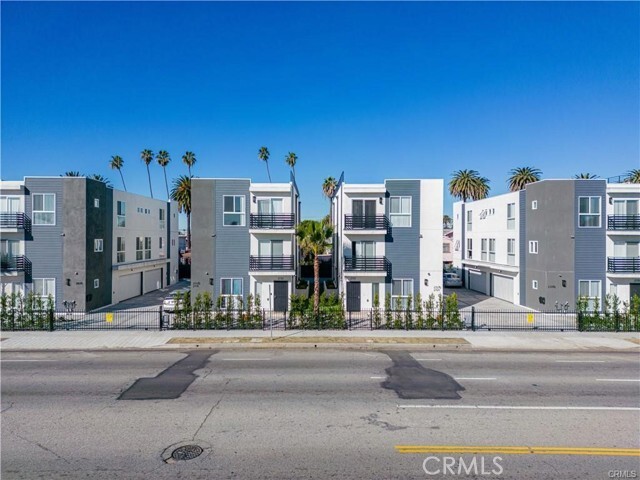 Building Photo - 2729 S La Brea Ave