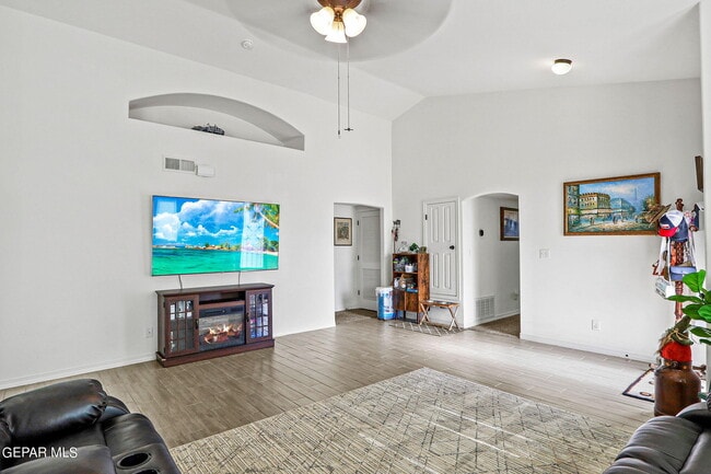 Building Photo - 14852 Jack White Ave