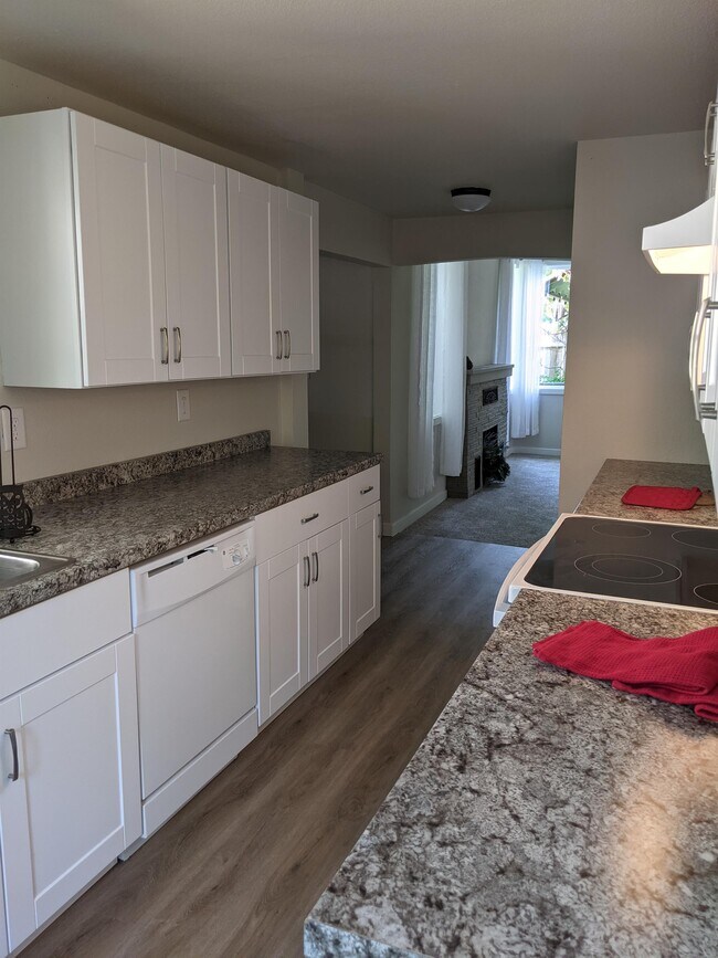 Building Photo - 8285 Meadowbrook Way SE
