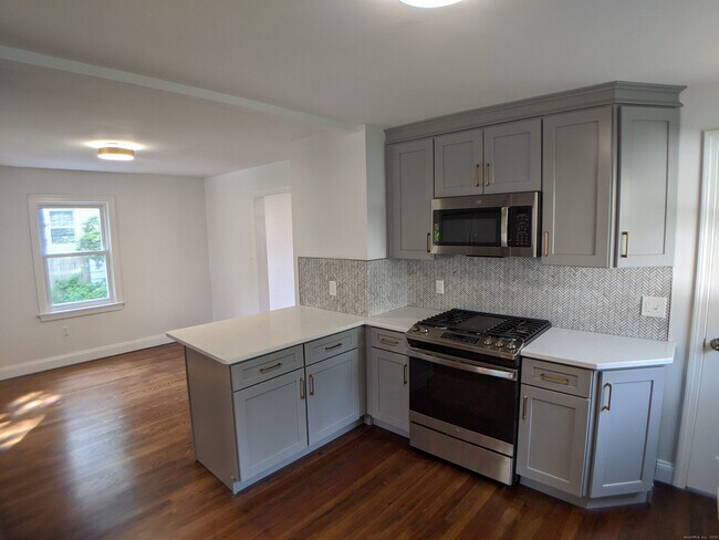 Building Photo - 265 Homeland St