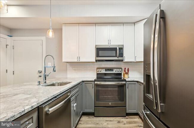 Building Photo - 1340 Nicholson St NW