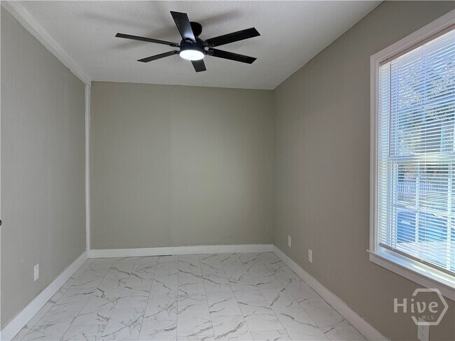 Building Photo - 728 W 39th St