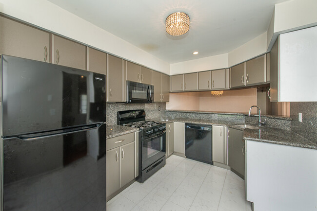 Kitchen - 158 Harvest Ln