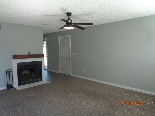 Building Photo - Nicely updated home close to amenities