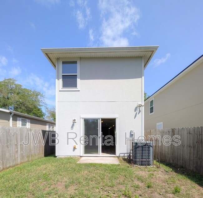 Building Photo - 9020 Eaton Ave