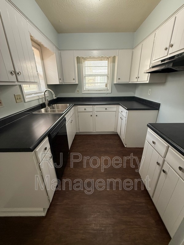 Building Photo - 4065 Haliburton St