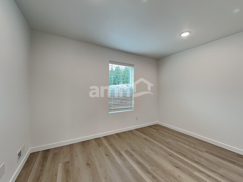 Building Photo - 5036 Washington St SE