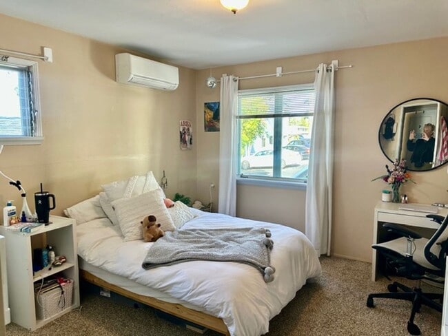 Building Photo - 3 BEDROOM 2 BATH HOUSE | Prelease for July 15th, 2026.